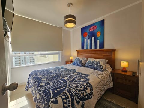 Bed, TV and multimedia, Bedroom