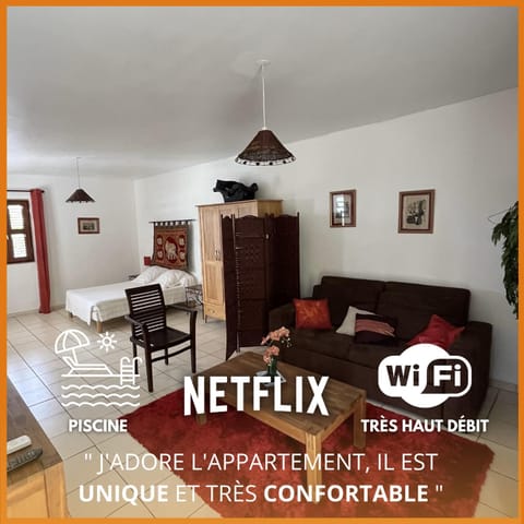 TV and multimedia, Living room, Seating area, Bedroom