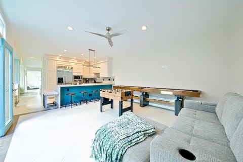 Windansea Beach Luxury - Spa, AC, Walk2Beach, Garage & fast WiFi House in La Jolla
