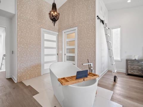 Windansea Beach Luxury - Spa, AC, Walk2Beach, Garage & fast WiFi House in La Jolla