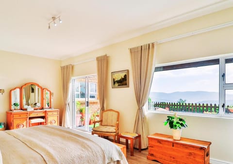 Bed, Bedroom, Mountain view