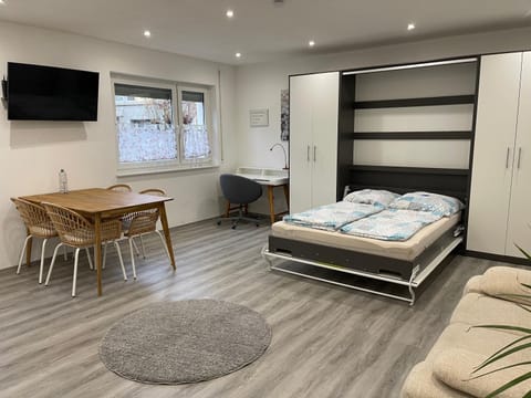 Bed, TV and multimedia, Living room, Photo of the whole room, Dining area, Bedroom