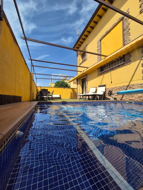Pool view, Swimming pool, sunbed