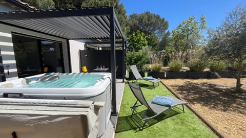 Patio, Spring, Day, Garden, Garden view, sunbed