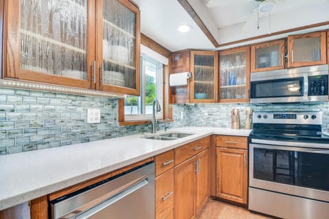 Centrally Located Clearwater Home with Outdoor Pool! House in Dunedin