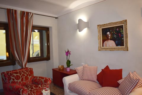 Living room, Decorative detail