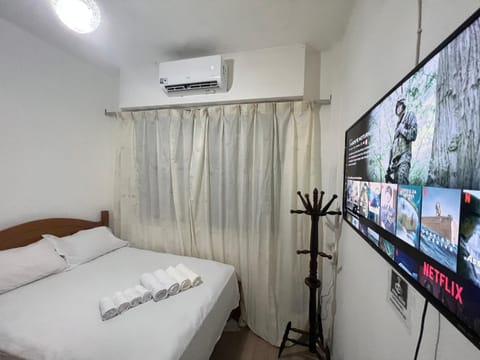Bed, TV and multimedia, Bedroom, air conditioner