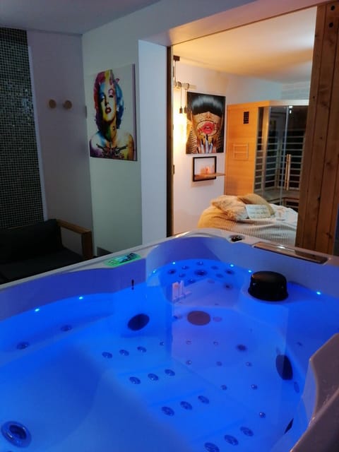 Hot Tub, Hot Tub