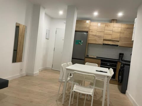 Kitchen or kitchenette, Dining area, pet friendly, stove