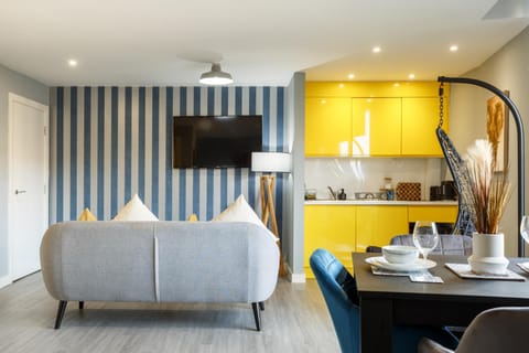 TV and multimedia, Living room, Other, Photo of the whole room, Decorative detail, Seating area, Dining area, internet, minibar, storage, stove, toaster, kitchen