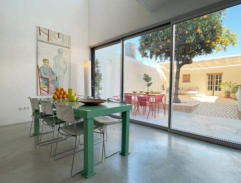 Patio, Balcony/Terrace, Living room, Seating area, Dining area
