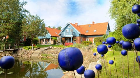 Garden, Area and facilities