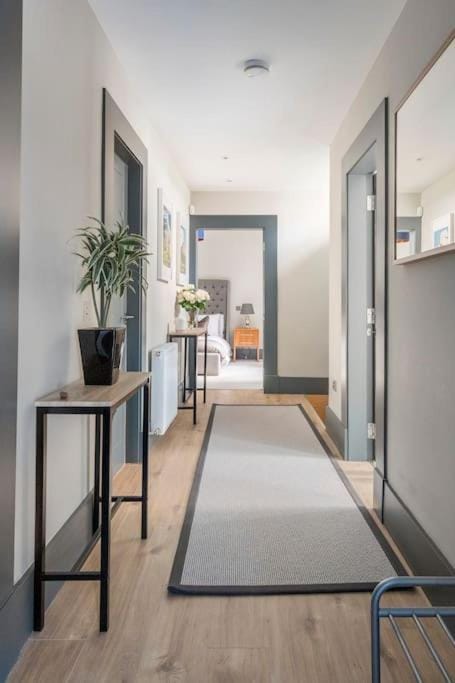 Immaculate 3 Bed Apartment with Private Entrance in Inverleith Apartment in Edinburgh