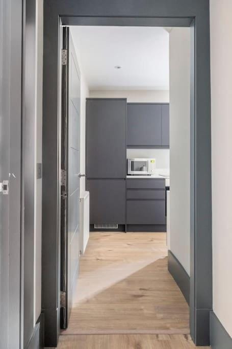 Immaculate 3 Bed Apartment with Private Entrance in Inverleith Apartment in Edinburgh