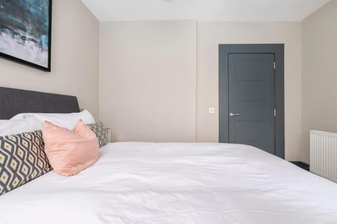 Immaculate 3 Bed Apartment with Private Entrance in Inverleith Apartment in Edinburgh