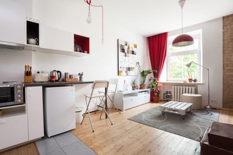 Coffee/tea facilities, Kitchen or kitchenette, Living room, Photo of the whole room
