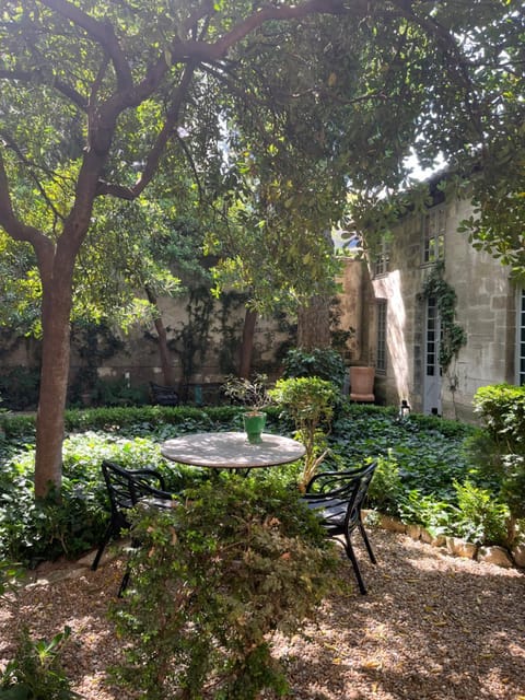 Face au Palais Bed and Breakfast in Avignon