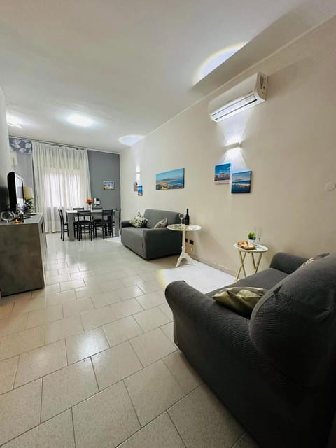 TV and multimedia, Living room, Seating area, Dining area, air conditioner