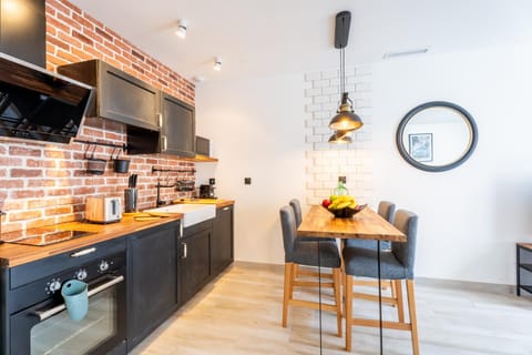 Kitchen or kitchenette, Dining area, dishwasher, minibar, pet friendly, stove
