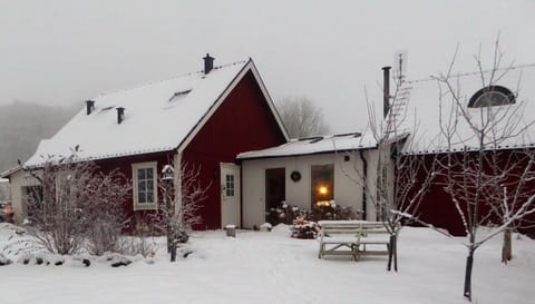 Property building, Facade/entrance, Winter