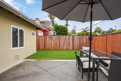 Dog Friendly Home Near the Beach with Grill, Fire Pit, Enclosed Backyard House in La Jolla