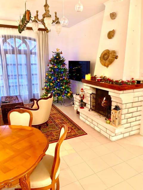 Communal lounge/ TV room, Living room, Evening entertainment