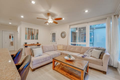 WindnSea Beach Perfection - Walk2Beach, Pet Friendly & Parking House in La Jolla