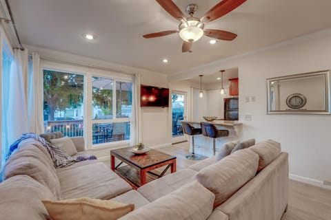 WindnSea Beach Perfection - Walk2Beach, Pet Friendly & Parking House in La Jolla