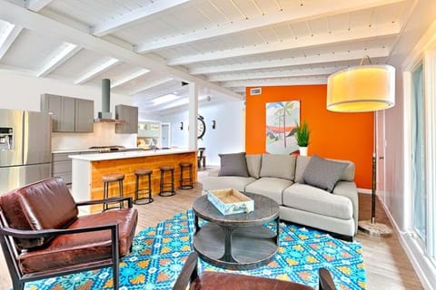 Shores Perfection - Spa, AC, Pet Friendly, Parking, Fire Pit & Massive Private Yard! House in La Jolla Shores