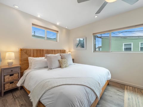 Ocean View Beach Haven! Steps2Beach & Pet Friendly House in Mission Beach