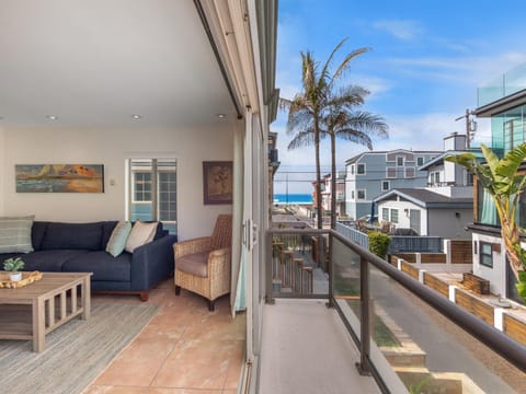Ocean View Beach Haven! Steps2Beach & Pet Friendly House in Mission Beach