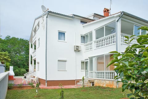 Property building, Garden, Balcony/Terrace