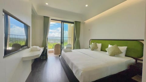 Bed, Natural landscape, Photo of the whole room, Bedroom