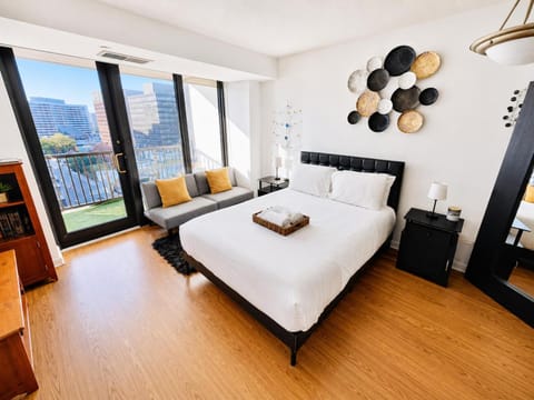 Bed, Balcony/Terrace, Bedroom