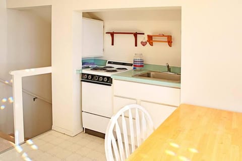 1BR beachfront condo kitchen sea-view balcony House in Ocean Shores