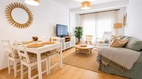 Communal lounge/ TV room, Living room, Seating area, Dining area