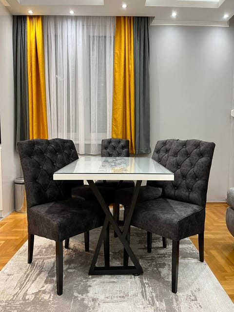 Seating area, Dining area