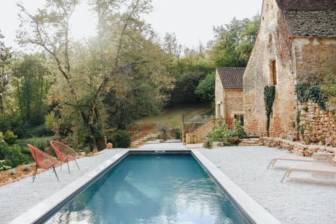 Property building, Patio, Day, Natural landscape, Garden, Garden view, Pool view, Swimming pool, Swimming pool, sunbed