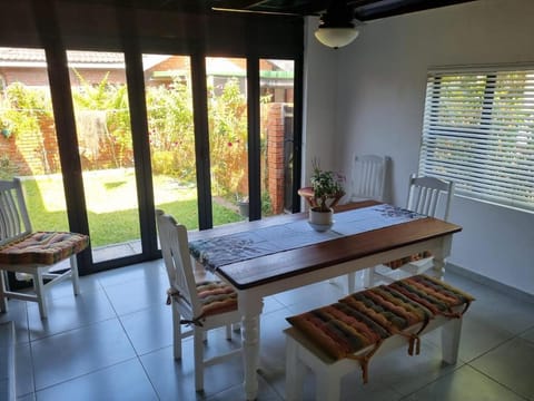Garden, Seating area, Dining area