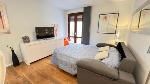 Bed, Living room, Seating area