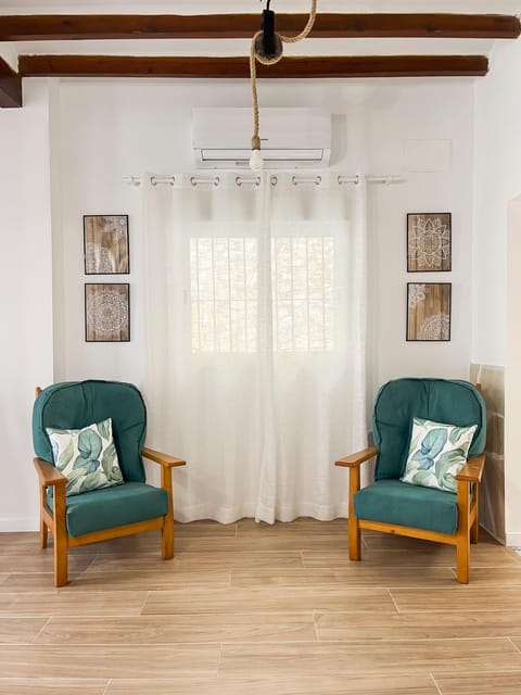 Communal lounge/ TV room, Living room, air conditioner