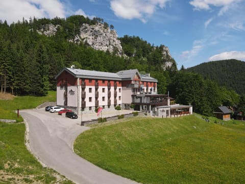 Property building, Neighbourhood, Parking