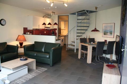 Kitchen or kitchenette, Seating area, Dining area