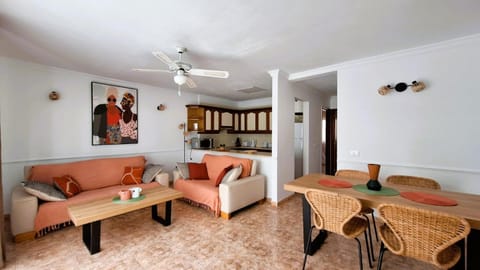 Dining area, fireplace