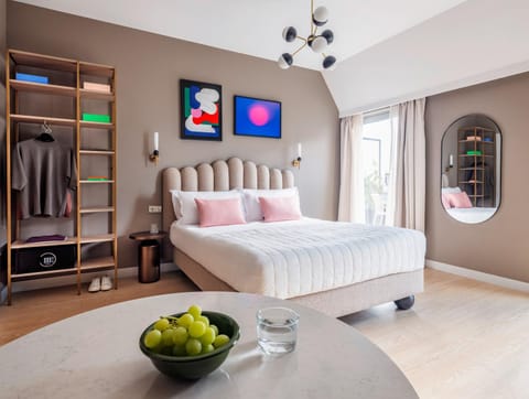 Bed, Photo of the whole room, Dining area, Bedroom, wardrobe