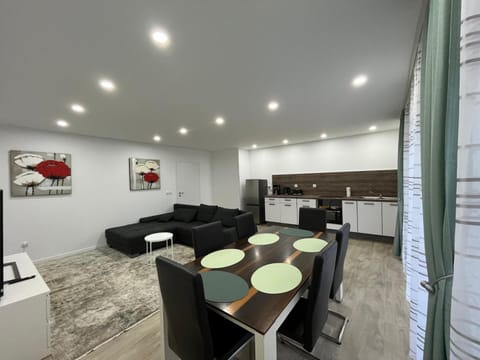 Living room, Photo of the whole room