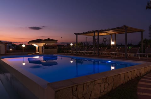 Pool view, Swimming pool, sunbed