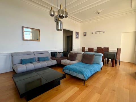 Appartement sur la Corniche Kennedy face à la mer Apartment in Marseille