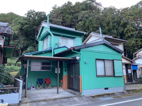 Property building, Day, Neighbourhood