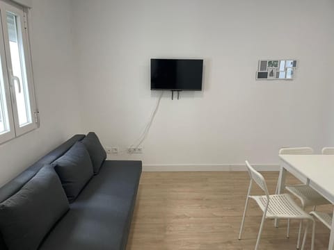 Communal lounge/ TV room, TV and multimedia, Living room, Seating area